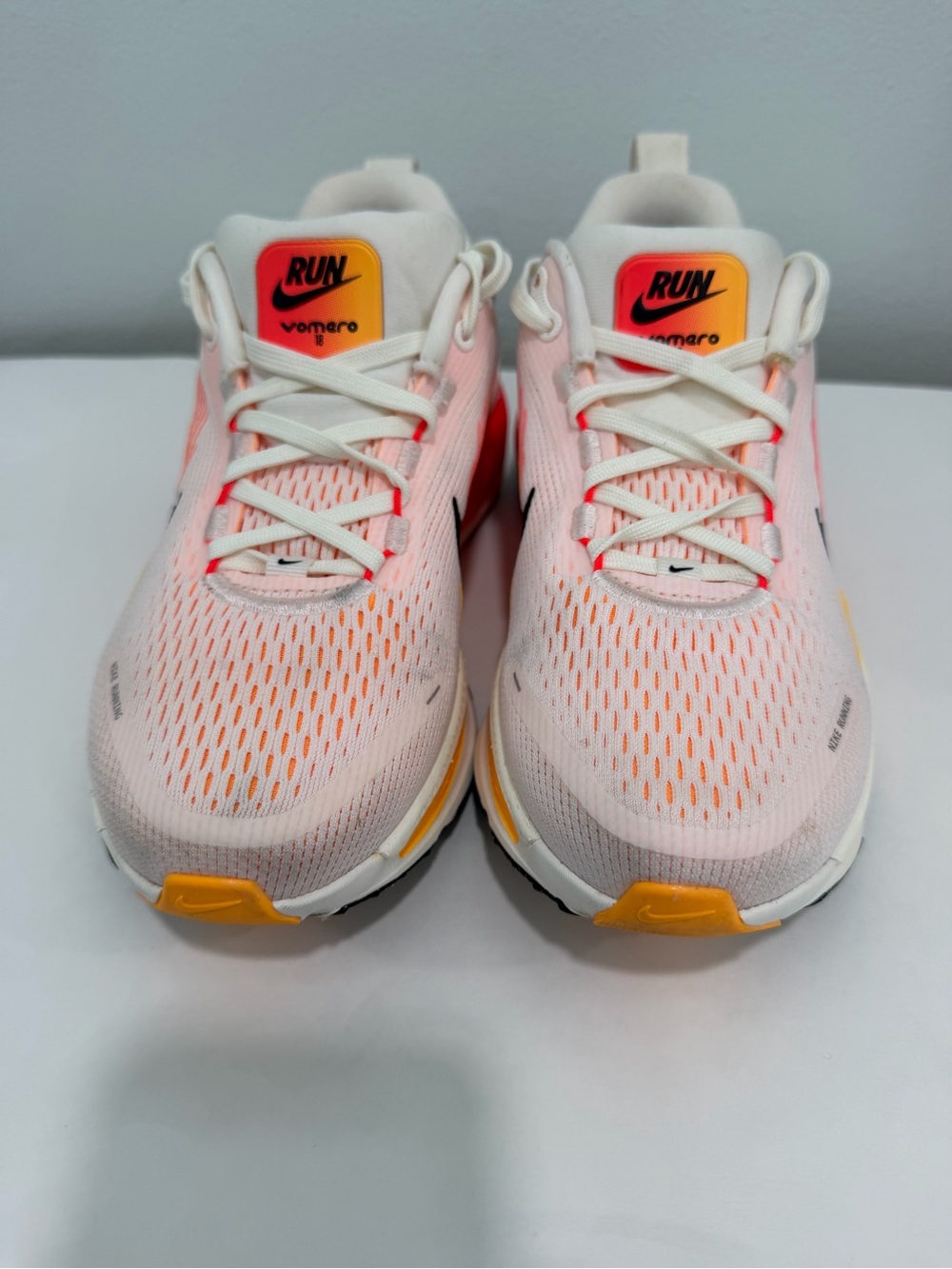NIKE Vomero 18 Women's White Pink Orange HM6804-100 Running Mesh ZoomX Shoes (6) - Picture 3 of 16